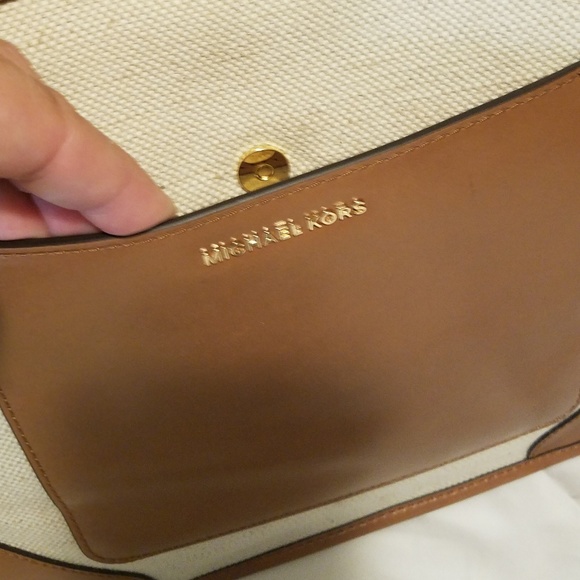 Michael Kors Womens Sullivan Messenger Handbag - Picture 6 of 8